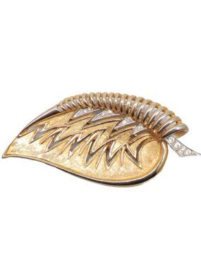 Vintage Circa 1965 Signed Boucher Modernist Goldtone Clear Rhinestone Brooch